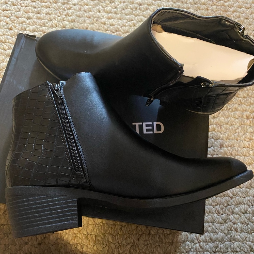 Ready salted zip ankle boots